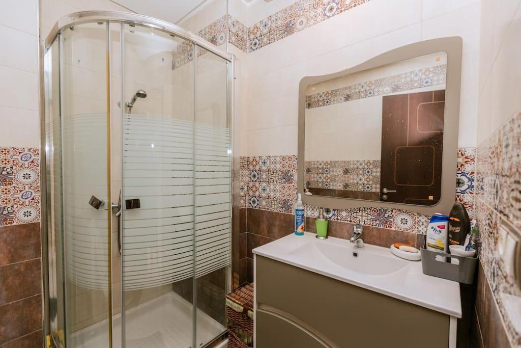 Central 2-Bedrooms Near Beach & Dining 탕헤르 외부 사진