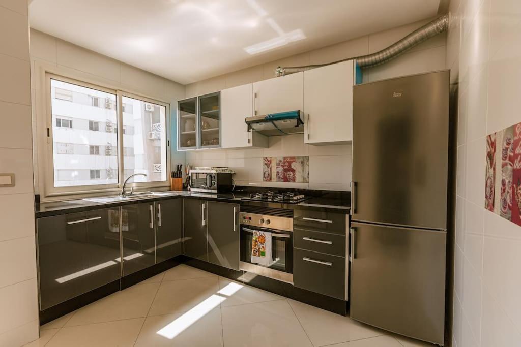 Central 2-Bedrooms Near Beach & Dining 탕헤르 외부 사진