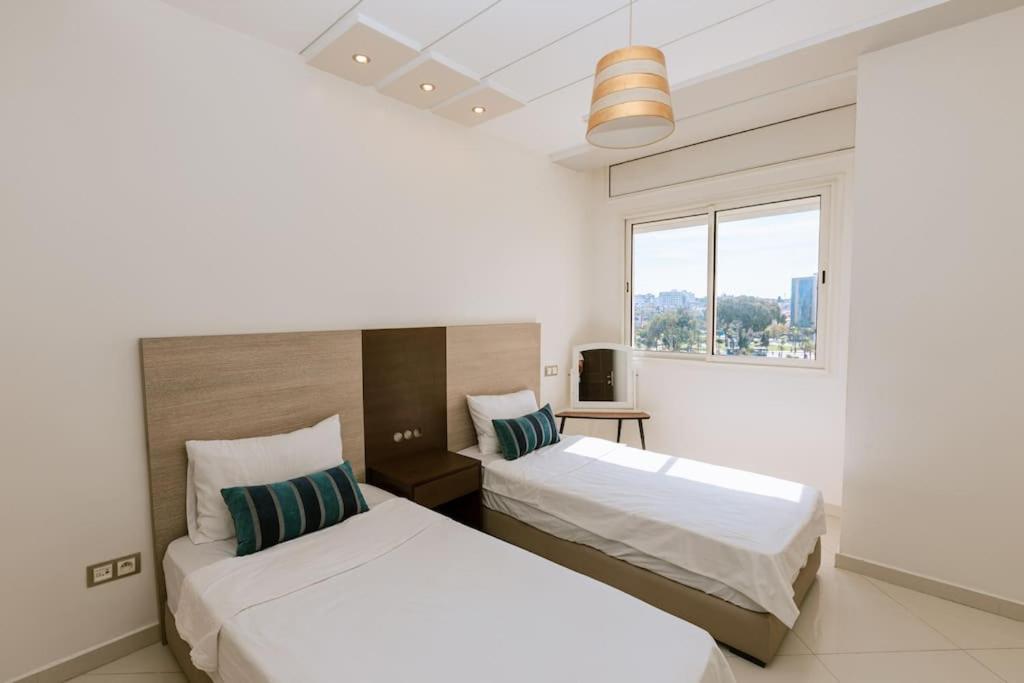 Central 2-Bedrooms Near Beach & Dining 탕헤르 외부 사진